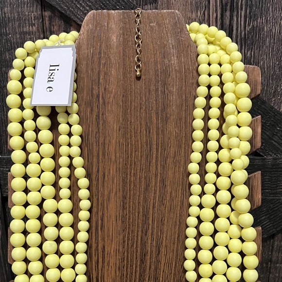 3/$18 Yellow Beaded Necklace by Lisa E Lot 733 - Picture 4 of 8